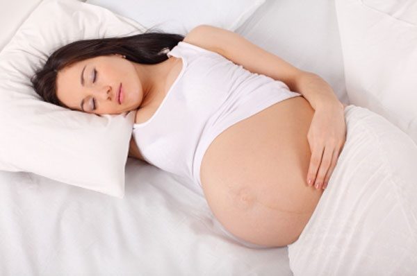 Chọn tư thế ngủ thích hợp giúp mẹ bầu chống mất ngủ và ngủ ngon hơn