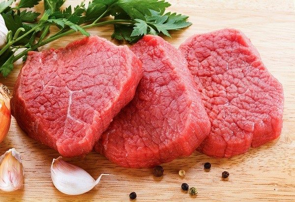 Thịt bò có chứa nhiều protein nhưng lại không có chất xơ nên rất dễ gây táo bón nếu cho bé ăn nhiều