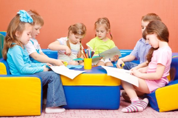 Trẻ từ 5 đến 8 tuổi có nhu cầu chơi đồ chơi theo nhóm rất cao