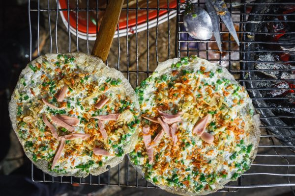 Bánh tráng nướng chợ đêm hấp dẫn